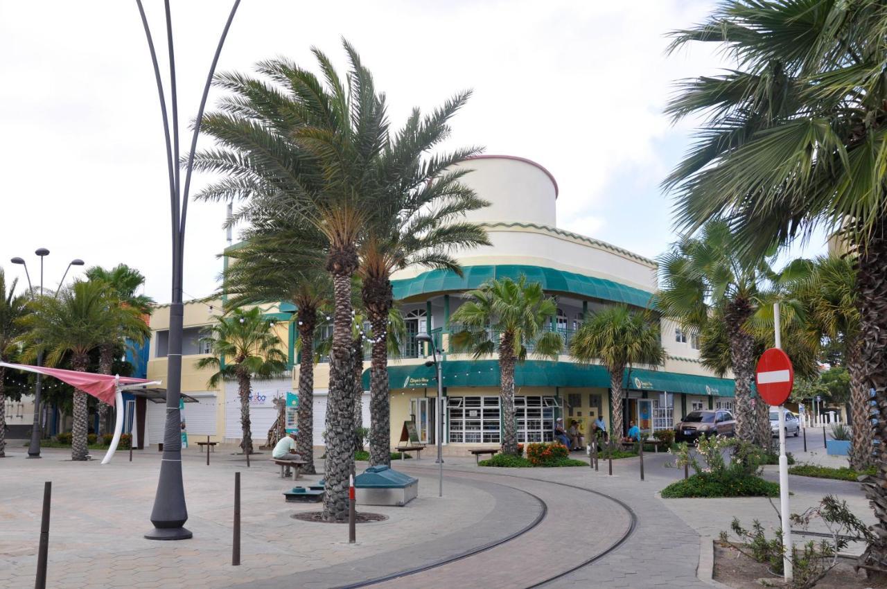 Victoria City Hotel Oranjestad Exterior photo